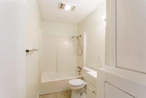 Ένα μπάνιο στο Just what you need closest to Fort Sill +19 φωτογραφίες