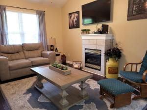 a living room with a couch and a fireplace at Cozy, comfortable Pigeon Forge home close to all attractions and beautiful river in Pigeon Forge