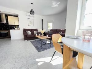 Fotografie z fotogalerie ubytování Modernized 3 Bed Villa with Pool Lf16 v destinaci Orihuela + 21 fotografií