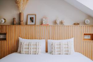 a bedroom with a bed with two white pillows at Apparts' Rennes BnB Solferino -Centre Gare in Rennes