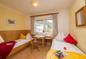 Postel nebo postele na pokoji v ubytování Hotel Pension Hubertus