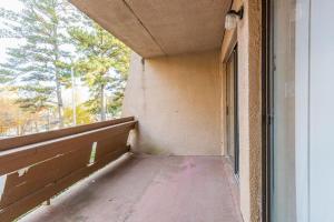2-bed, 1-bath apartment near I-24, Great location的阳台或露台