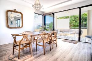 Χώρος καθιστικού στο Live like a local In The Heart of Moffat Beach
