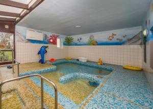 Bazén v ubytování Hotel Piroska nebo v jeho okolí