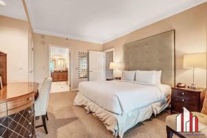 En eller flere senge i et værelse på MGM Signature-28-714 1BR 2-Bath Balcony Suite