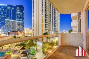 MGM Signature-04-707 Strip View Balcony Studio