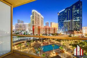 MGM Signature-04-707 Strip View Balcony Studio