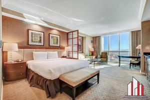 Postel nebo postele na pokoji v ubytování MGM Signature-11-604 Jacuzzi Studio + 37 fotografií