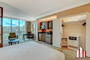 MGM Signature 02-704 Jacuzzi Studio