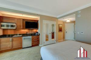 a large bedroom with a bed and a kitchen at MGM Signature-24-709 Strip View Jacuzzi Studio in Las Vegas