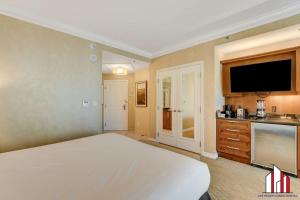 MGM Signature-04-603 Strip View Jacuzzi Studio