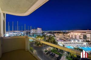 MGM Signature-07-620 1Br 2Ba Balcony Suite