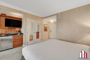 MGM Signature-20-609 Strip View Jacuzzi Studio