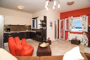 Кухня или мини-кухня в SYROS STILVI HOUSE
