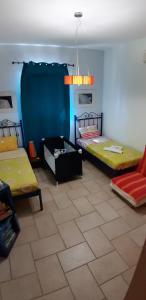 Кровать или кровати в номере SYROS STILVI HOUSE