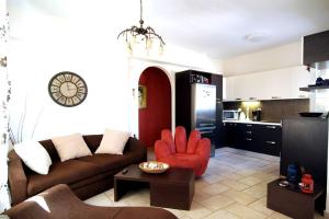 Кухня или мини-кухня в SYROS STILVI HOUSE
