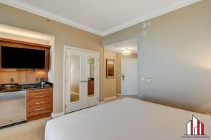 MGM Signature-31-704 Jacuzzi Studio