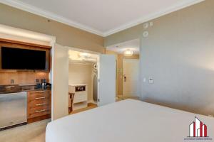 MGM Signature-31-704 Jacuzzi Studio