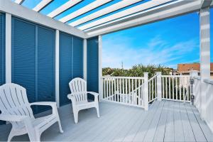 Балкон или терраса в Mod Studio - 100 Steps to the Beach, Pets OK, Private Deck!