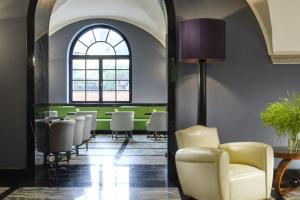 a waiting room with chairs and a table at Hotel Balestri - WTB Hotels in Florence