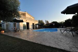 Bazén v ubytování Jaime Villa Cyprus nebo v jeho okolí
