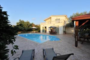 Bazén v ubytování Jaime Villa Cyprus nebo v jeho okolí