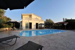 Bazén v ubytování Jaime Villa Cyprus nebo v jeho okolí