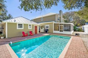 Πισίνα στο ή κοντά στο Beach Home w Pool Golf Cart Game Room Dogs Ok