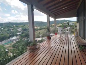 Nespecifikovaný výhled na hory nebo výhled na hory při pohledu z prázdninového domu