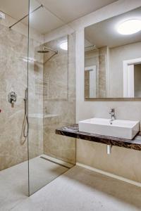 Ένα μπάνιο στο Daffy House