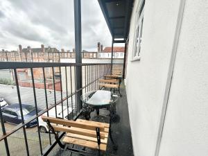 Balkon atau teras di HMG Apartments London