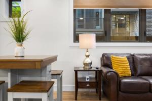 Χώρος καθιστικού στο Capri 002 in the Heart of Downtown TC +16 φωτογραφίες