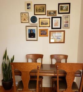 Fotografie z fotogalerie ubytování Retro vibe w hot tub piano lounge and vinyls v destinaci Picton