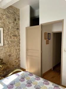 Postel nebo postele na pokoji v ubytování Chez Elise - Gîte de charme - Abbaye de Fontfroide