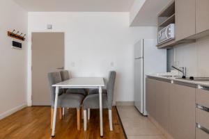 Η κουζίνα ή μικρή κουζίνα στο Moderno monoambiente Nuñez +14 φωτογραφίες