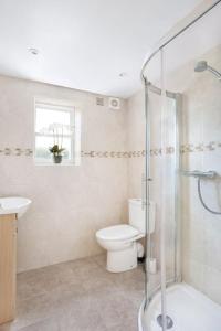 Kúpeľňa v ubytovaní Entire spacious apartment - central Harrogate