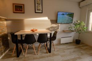 TV a/nebo společenská místnost v ubytování Apartman Sen's