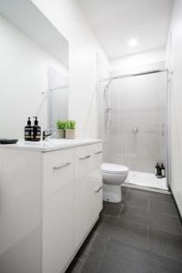 Ένα μπάνιο στο Cute Apartment on the City Fringe