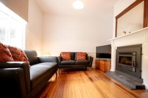 Seating area sa Minutes from the CBD Cafes and Cataract Gorge