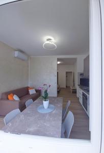 Μια τηλεόραση ή/και κέντρο ψυχαγωγίας στο MariGarda Apartments