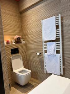 Gallery image of Luxueux appartement vue Tour Eiffel in Neuilly-sur-Seine +5 photos