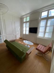 Μια τηλεόραση ή/και κέντρο ψυχαγωγίας στο APPARTEMENT VICTOR HUGO