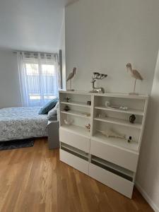 Postel nebo postele na pokoji v ubytování Studio Symbiose in Puteaux - La Défense Arena