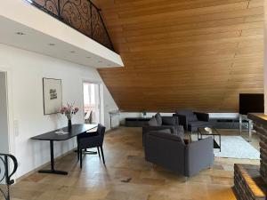 a living room with a table and chairs at Hotel Am Kupferhammer in Tübingen