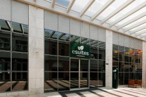 an external view of a building with an exit sign at eSuites Belo Horizonte Minascasa in Belo Horizonte