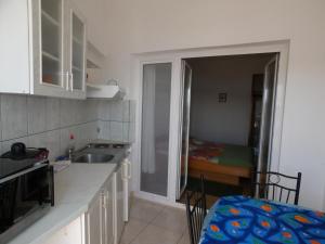 Kuchyňa alebo kuchynka v ubytovaní Judith Apartment