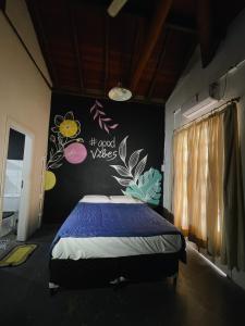 Postel nebo postele na pokoji v ubytování Hostel Caiçara Maresias