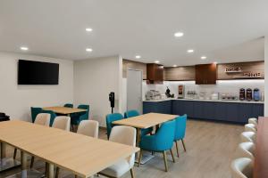 Kuchyň nebo kuchyňský kout v ubytování Comfort Inn Conroe