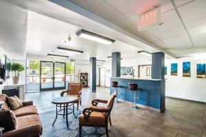 The lobby or reception area at The Vistas Sierra Vista 1bd apartment