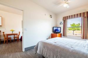 A bed or beds in a room at The Vistas Sierra Vista 1bd apartment